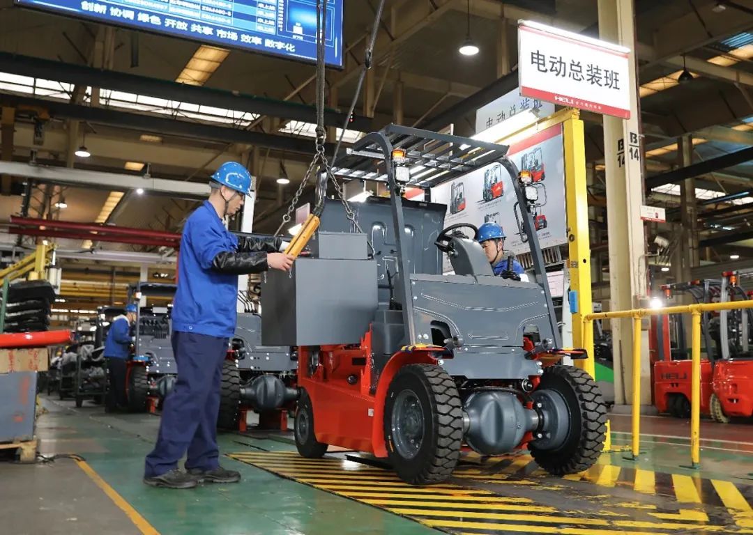 【中国工业报】“致敬工业先锋”：科技引发新动能 刷新没有完成时 - 安徽尊龙凯时有限责任公司