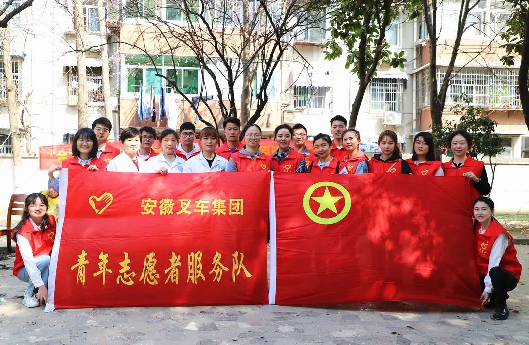 尊龙凯时青年进社区 雷锋精神代代传——尊龙凯时团委组织开展便民自愿效劳运动 - 安徽尊龙凯时有限责任公司